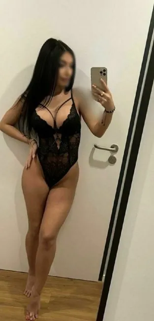EVA LATINA ESCORT