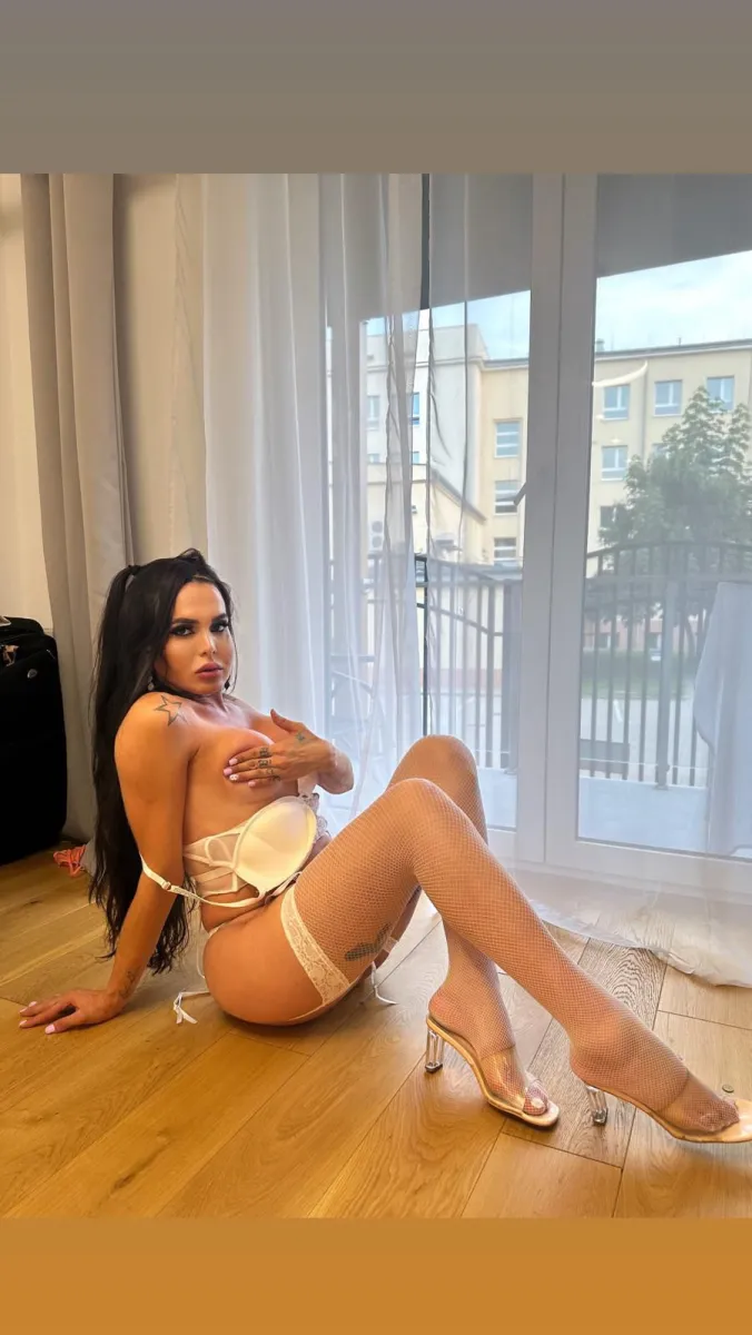 AMANDA TOP