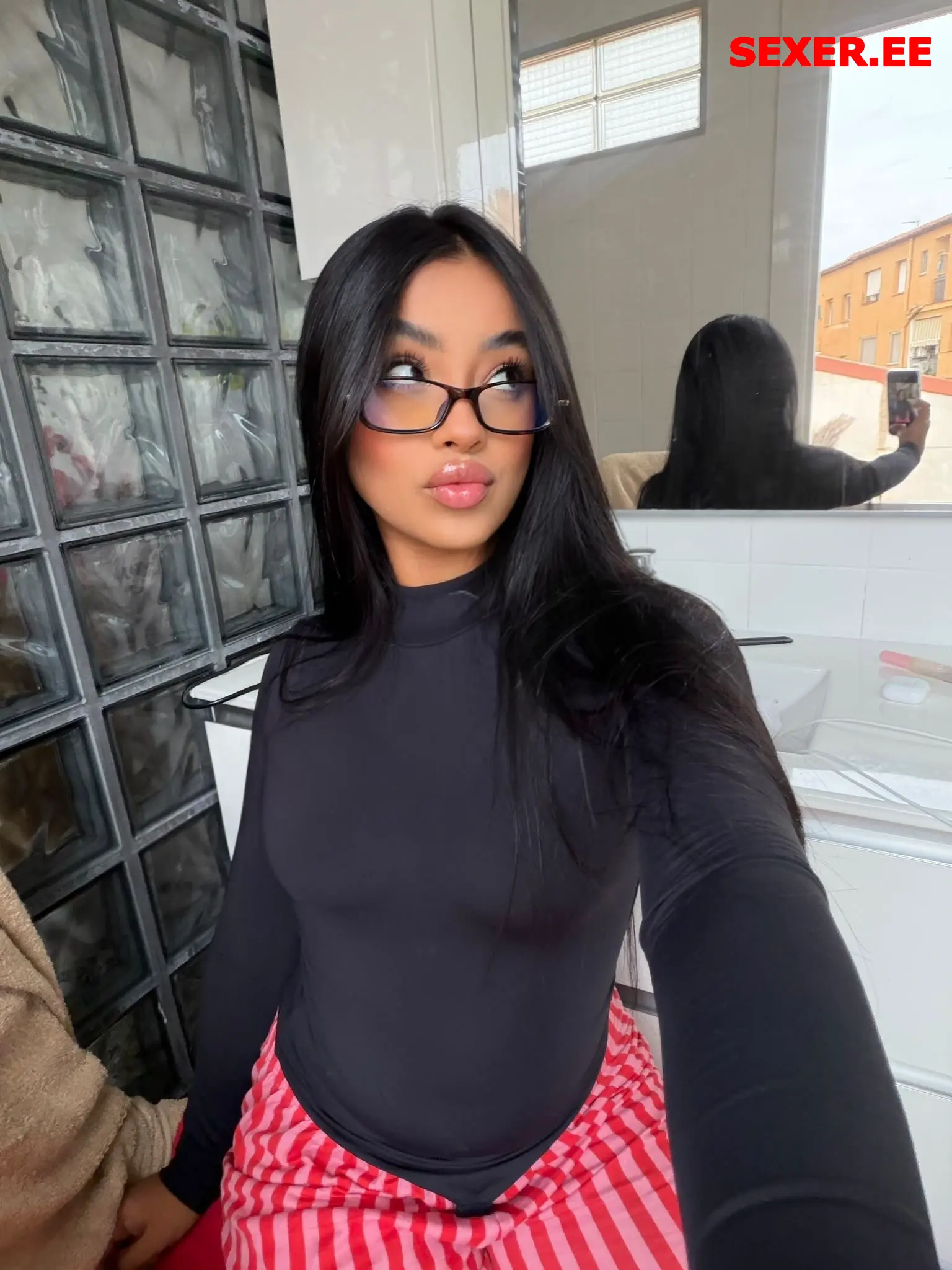 Cami Columbian Escort