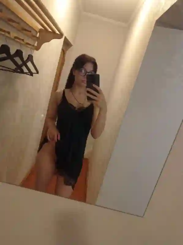 Lina Escort 18 yo