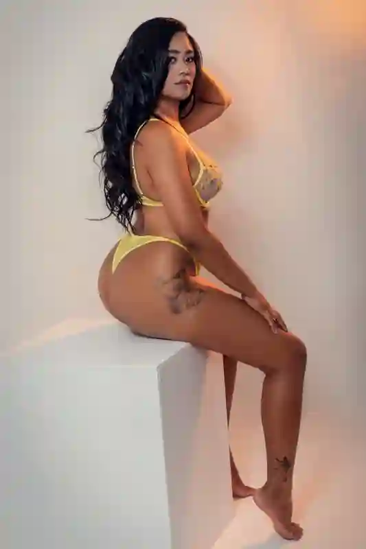 Lucia Latina Escort