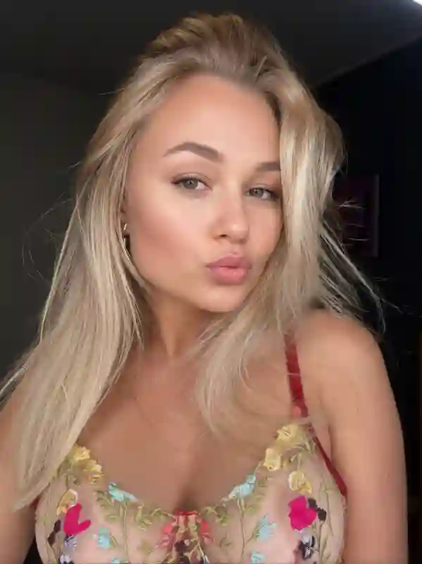 sexy escort Mariya in TALLINN offering a massage and sex date, find your sex dreams with Mariya