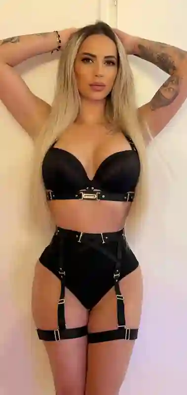 sexy escort TANIA BEST SEX ESCORT in TARTU  offering a massage and sex date, find your sex dreams with TANIA BEST SEX ESCORT